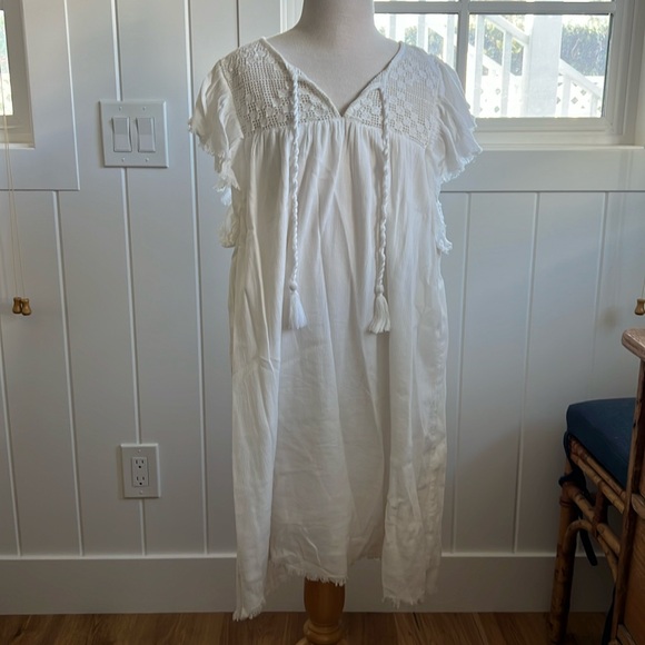 White summer dress - Picture 1 of 7